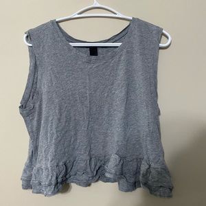 SOLD 3/$20 🧁Grey boho crop top